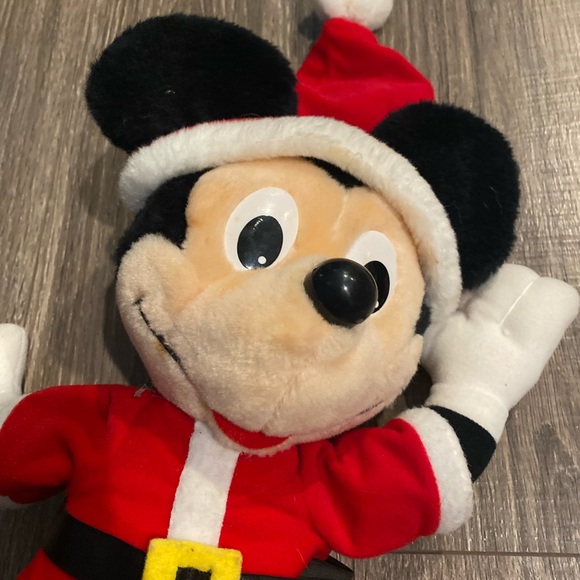 ⚠️ Vintage 1988 Disney/PlaySkool Mickey Mouse Santa Claus stuffed animal - Picture 3 of 6